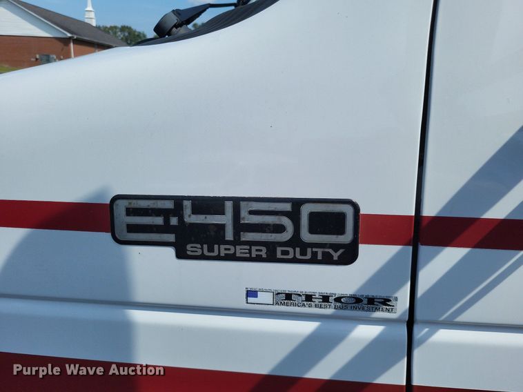 image for item LS9691 2003  Ford E450 Super Duty  shuttle bus