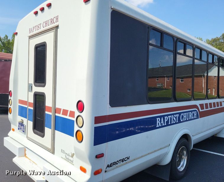 image for item LS9691 2003  Ford E450 Super Duty  shuttle bus