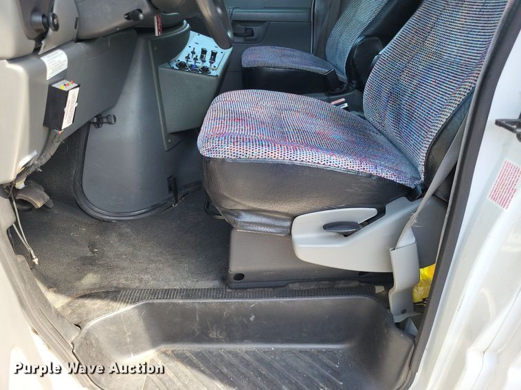 image for item LS9691 2003  Ford E450 Super Duty  shuttle bus