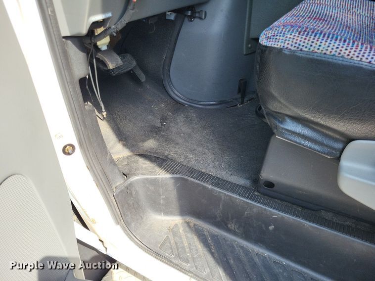 image for item LS9691 2003  Ford E450 Super Duty  shuttle bus