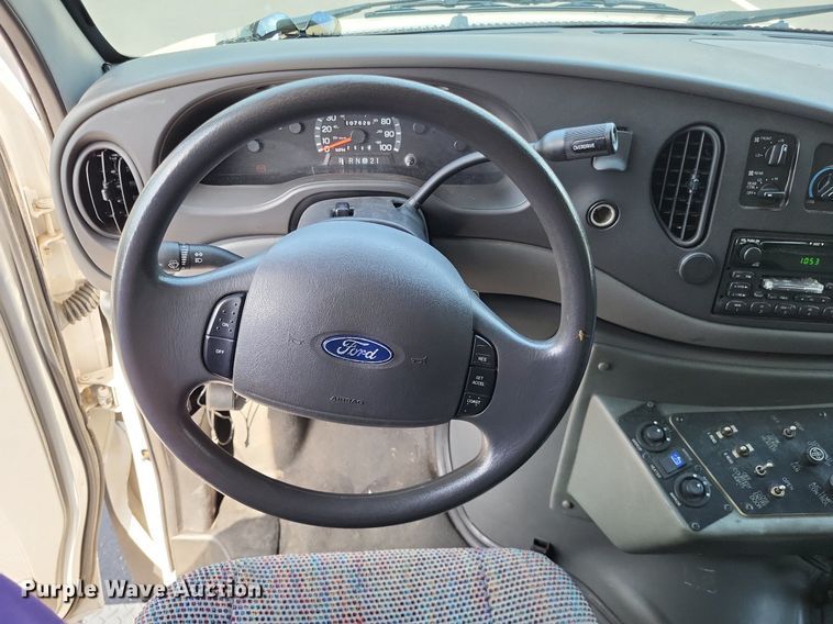 image for item LS9691 2003  Ford E450 Super Duty  shuttle bus