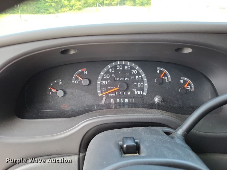 image for item LS9691 2003  Ford E450 Super Duty  shuttle bus