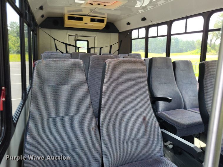 image for item LS9691 2003  Ford E450 Super Duty  shuttle bus