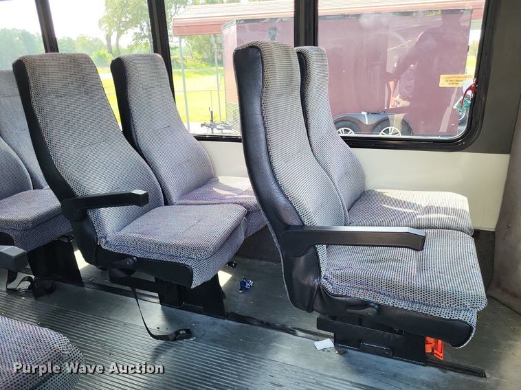 image for item LS9691 2003  Ford E450 Super Duty  shuttle bus