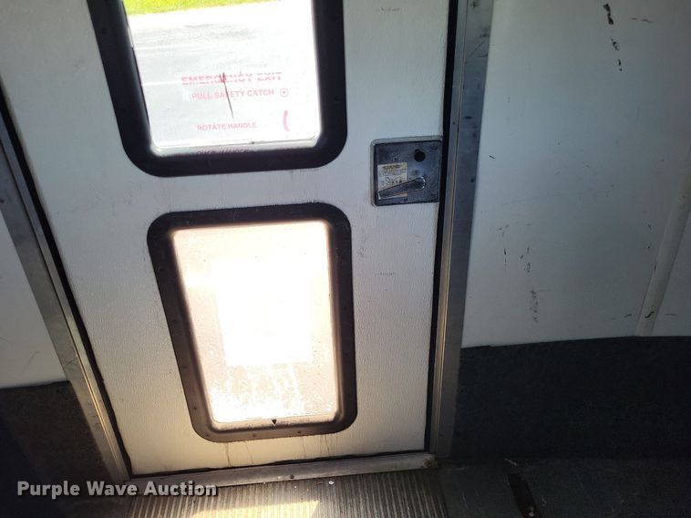 image for item LS9691 2003  Ford E450 Super Duty  shuttle bus