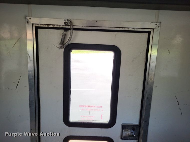 image for item LS9691 2003  Ford E450 Super Duty  shuttle bus