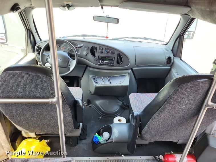 image for item LS9691 2003  Ford E450 Super Duty  shuttle bus