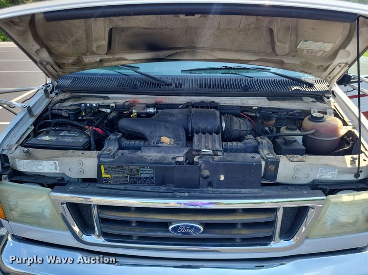 image for item LS9691 2003  Ford E450 Super Duty  shuttle bus