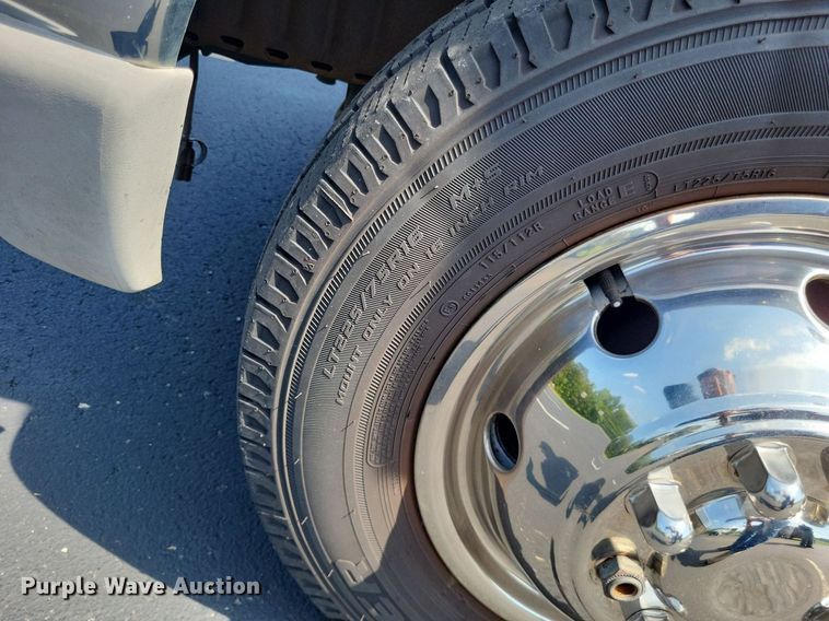 image for item LS9691 2003  Ford E450 Super Duty  shuttle bus