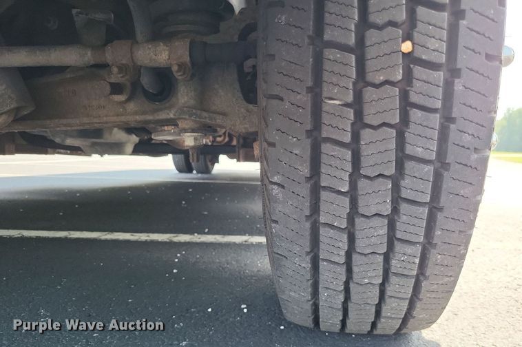 image for item LS9691 2003  Ford E450 Super Duty  shuttle bus