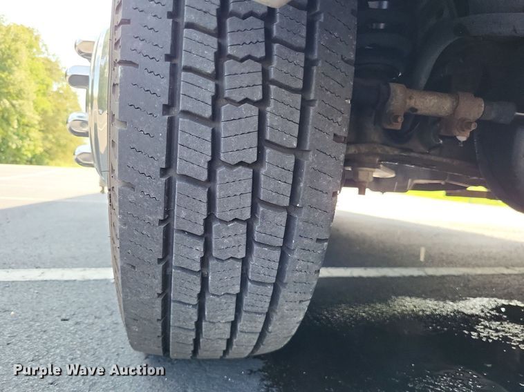 image for item LS9691 2003  Ford E450 Super Duty  shuttle bus