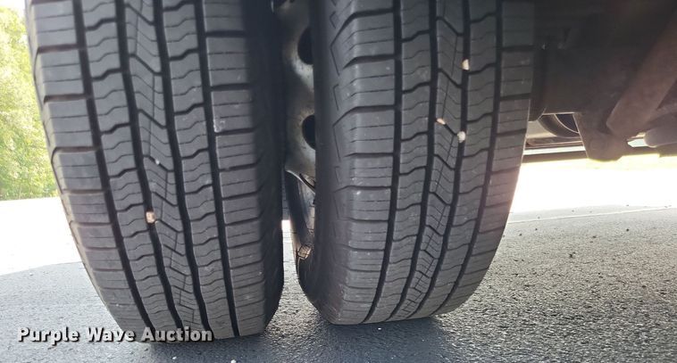 image for item LS9691 2003  Ford E450 Super Duty  shuttle bus