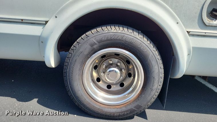 image for item LS9691 2003  Ford E450 Super Duty  shuttle bus