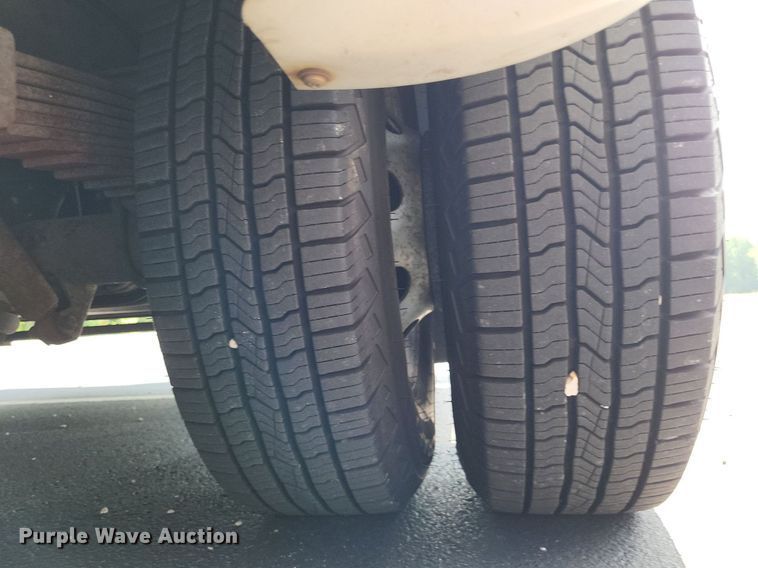 image for item LS9691 2003  Ford E450 Super Duty  shuttle bus