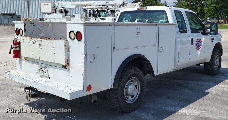 image for item LS9692 2010  Ford F250 Super Duty XL  SuperCab utility bed pickup truck