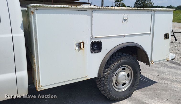 image for item LS9692 2010  Ford F250 Super Duty XL  SuperCab utility bed pickup truck