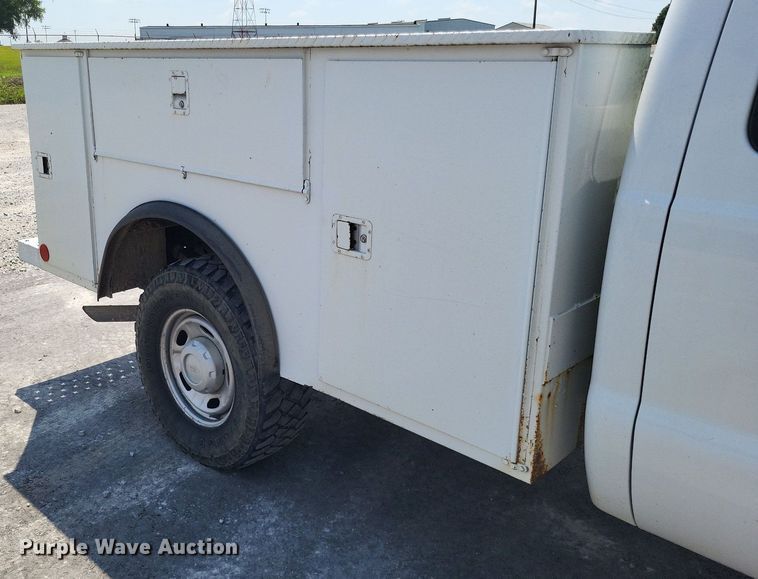 image for item LS9692 2010  Ford F250 Super Duty XL  SuperCab utility bed pickup truck