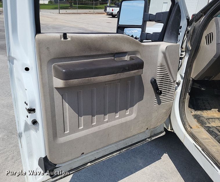 image for item LS9692 2010  Ford F250 Super Duty XL  SuperCab utility bed pickup truck