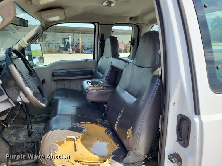 image for item LS9692 2010  Ford F250 Super Duty XL  SuperCab utility bed pickup truck