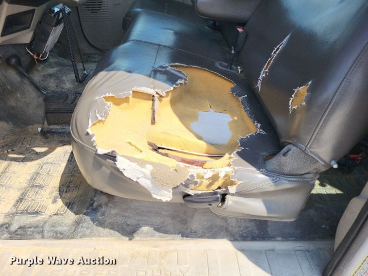 image for item LS9692 2010  Ford F250 Super Duty XL  SuperCab utility bed pickup truck