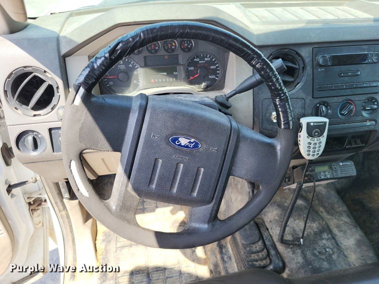 image for item LS9692 2010  Ford F250 Super Duty XL  SuperCab utility bed pickup truck