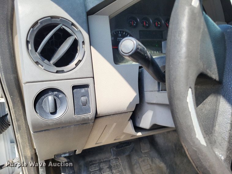 image for item LS9692 2010  Ford F250 Super Duty XL  SuperCab utility bed pickup truck