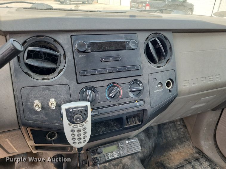 image for item LS9692 2010  Ford F250 Super Duty XL  SuperCab utility bed pickup truck