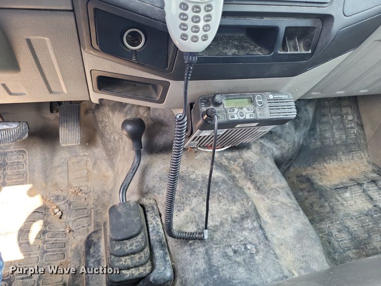 image for item LS9692 2010  Ford F250 Super Duty XL  SuperCab utility bed pickup truck