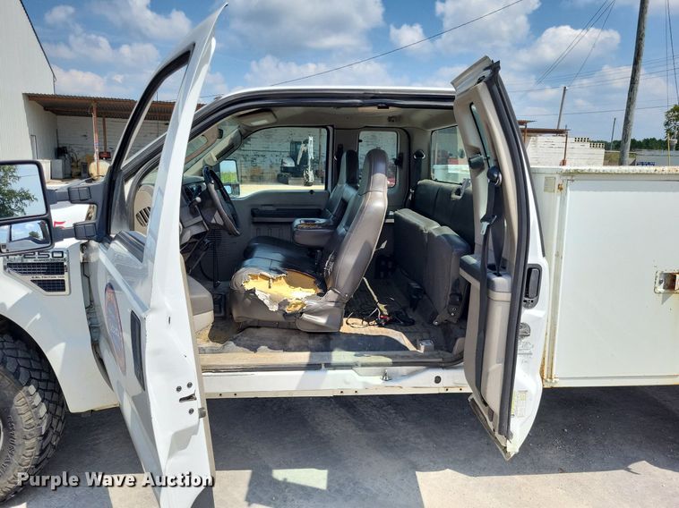 image for item LS9692 2010  Ford F250 Super Duty XL  SuperCab utility bed pickup truck