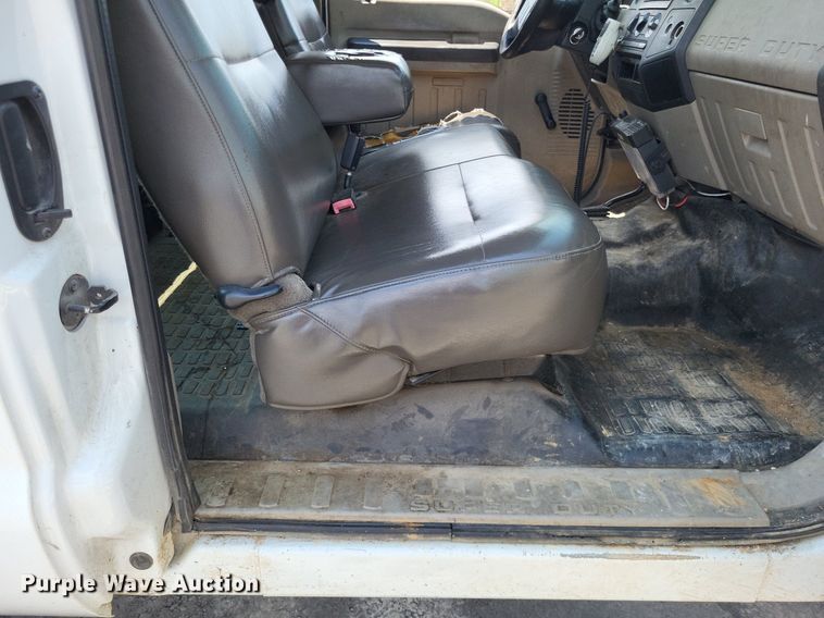 image for item LS9692 2010  Ford F250 Super Duty XL  SuperCab utility bed pickup truck