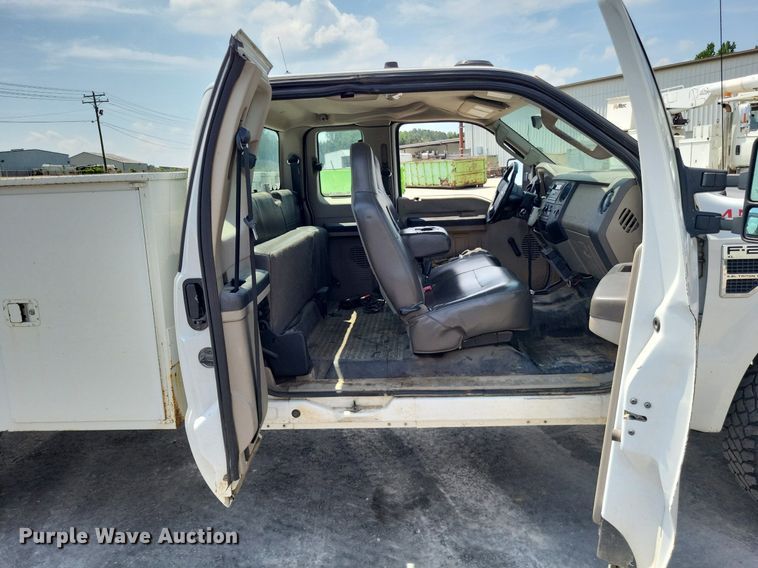 image for item LS9692 2010  Ford F250 Super Duty XL  SuperCab utility bed pickup truck