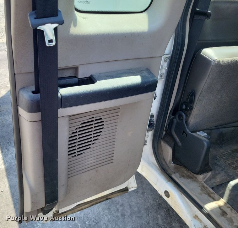 image for item LS9692 2010  Ford F250 Super Duty XL  SuperCab utility bed pickup truck