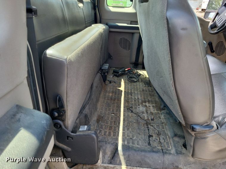 image for item LS9692 2010  Ford F250 Super Duty XL  SuperCab utility bed pickup truck