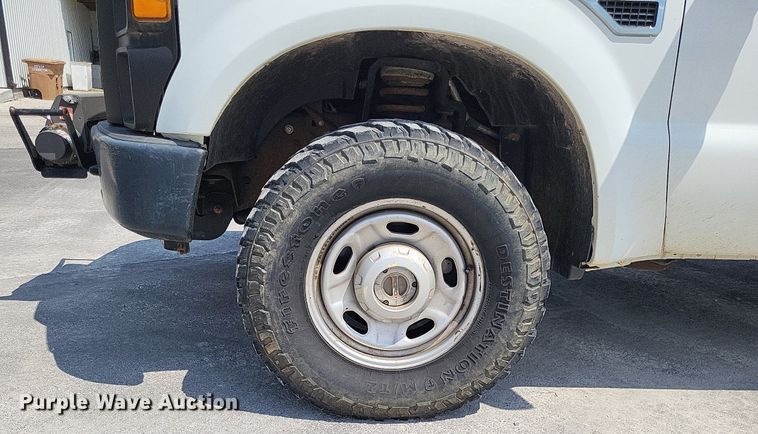 image for item LS9692 2010  Ford F250 Super Duty XL  SuperCab utility bed pickup truck