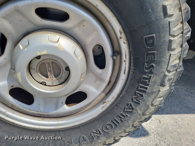 image for item LS9692 2010  Ford F250 Super Duty XL  SuperCab utility bed pickup truck