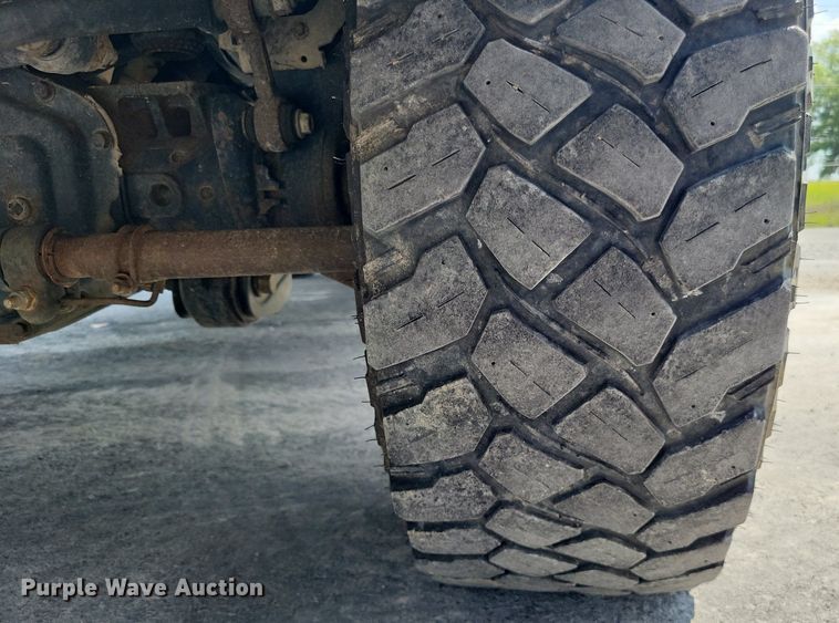 image for item LS9692 2010  Ford F250 Super Duty XL  SuperCab utility bed pickup truck