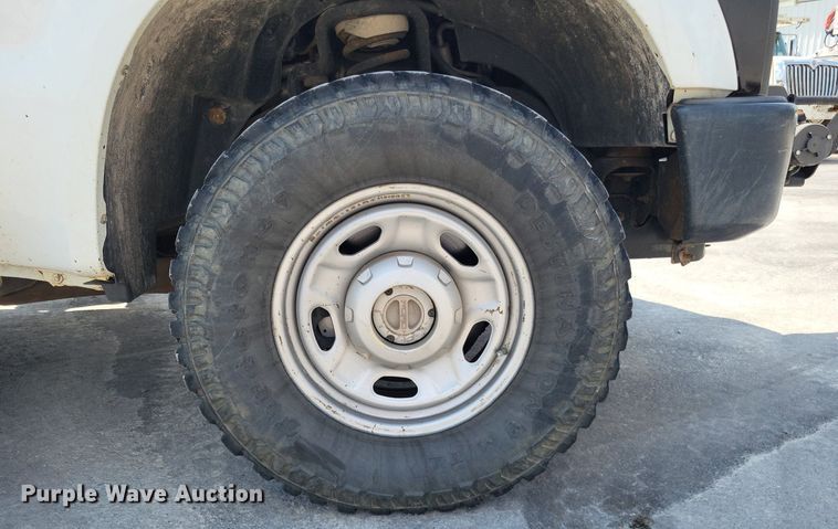 image for item LS9692 2010  Ford F250 Super Duty XL  SuperCab utility bed pickup truck