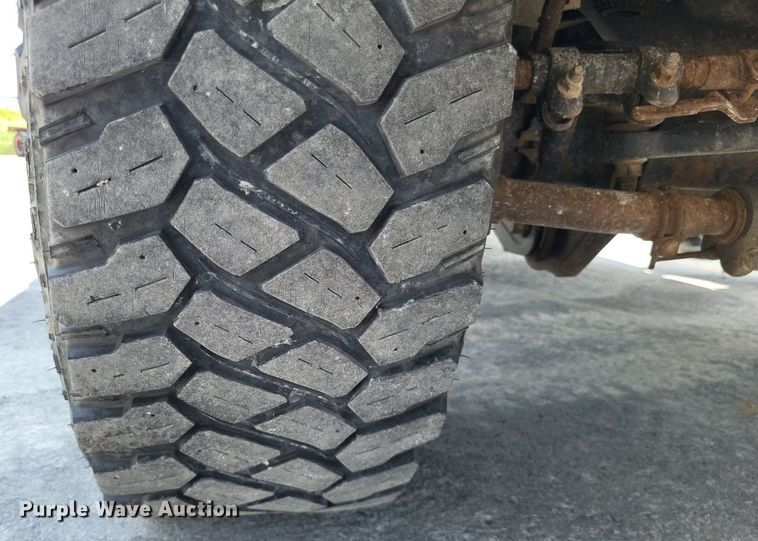 image for item LS9692 2010  Ford F250 Super Duty XL  SuperCab utility bed pickup truck