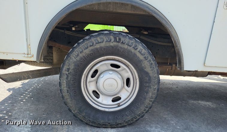 image for item LS9692 2010  Ford F250 Super Duty XL  SuperCab utility bed pickup truck