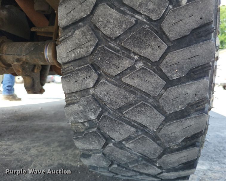 image for item LS9692 2010  Ford F250 Super Duty XL  SuperCab utility bed pickup truck