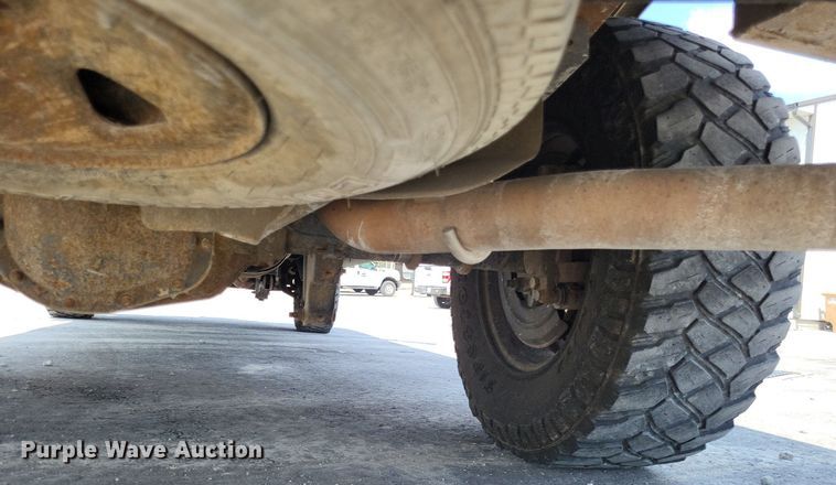 image for item LS9692 2010  Ford F250 Super Duty XL  SuperCab utility bed pickup truck