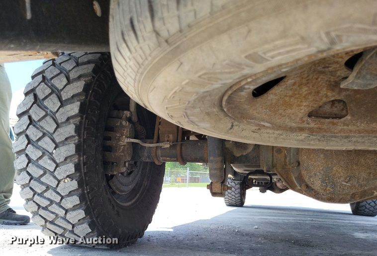 image for item LS9692 2010  Ford F250 Super Duty XL  SuperCab utility bed pickup truck