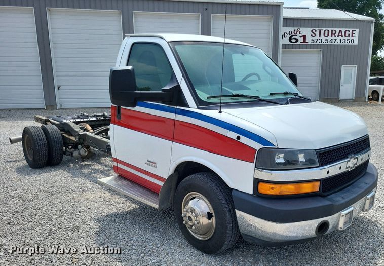 image for item LS9696 2016 Chevrolet 4500  van cab and chassis