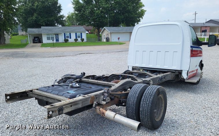 image for item LS9696 2016 Chevrolet 4500  van cab and chassis