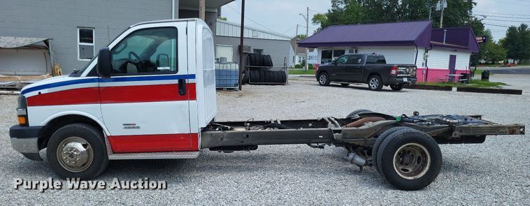 image for item LS9696 2016 Chevrolet 4500  van cab and chassis