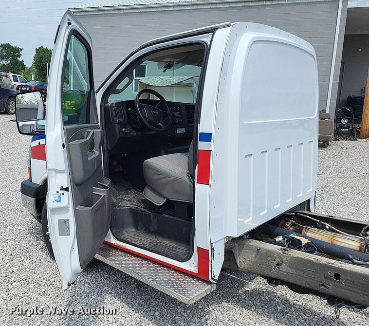 image for item LS9696 2016 Chevrolet 4500  van cab and chassis