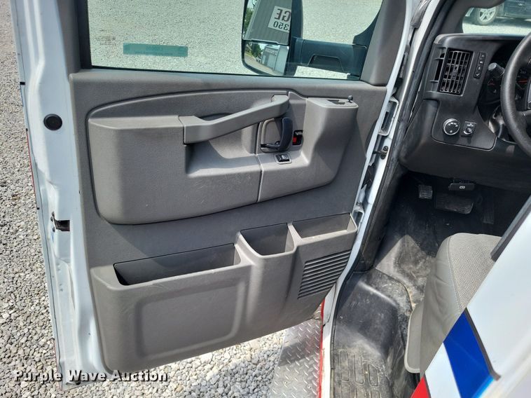 image for item LS9696 2016 Chevrolet 4500  van cab and chassis