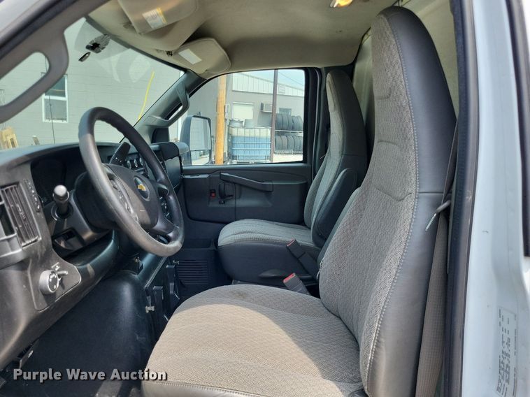 image for item LS9696 2016 Chevrolet 4500  van cab and chassis