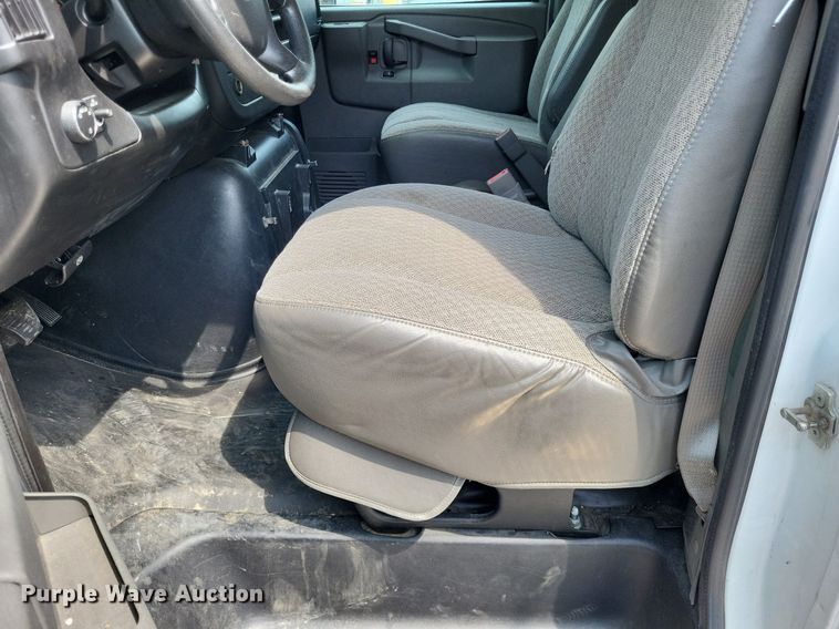 image for item LS9696 2016 Chevrolet 4500  van cab and chassis