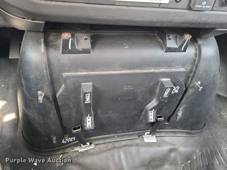 image for item LS9696 2016 Chevrolet 4500  van cab and chassis